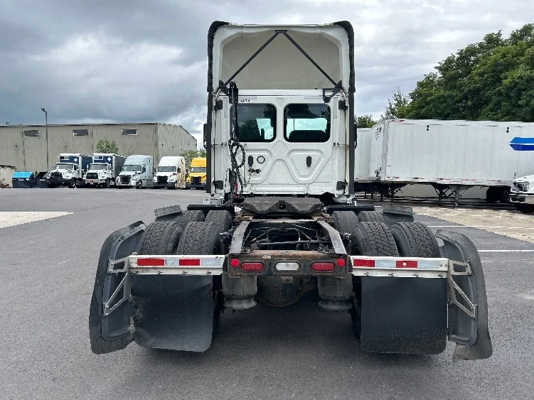 2023 Freightliner Cascadia in Monmouth Junction, NJ — photo 6