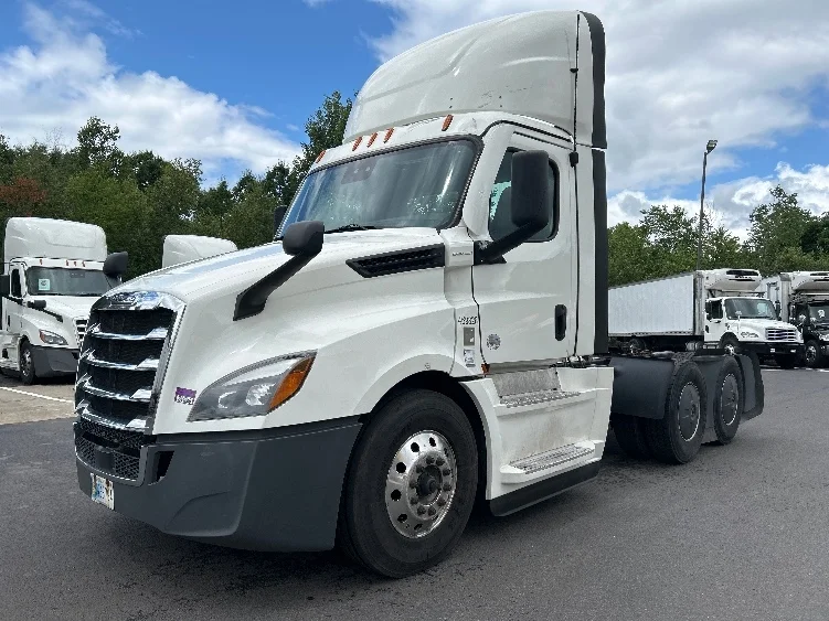 2023 Freightliner Cascadia in Monmouth Junction, NJ — photo 3
