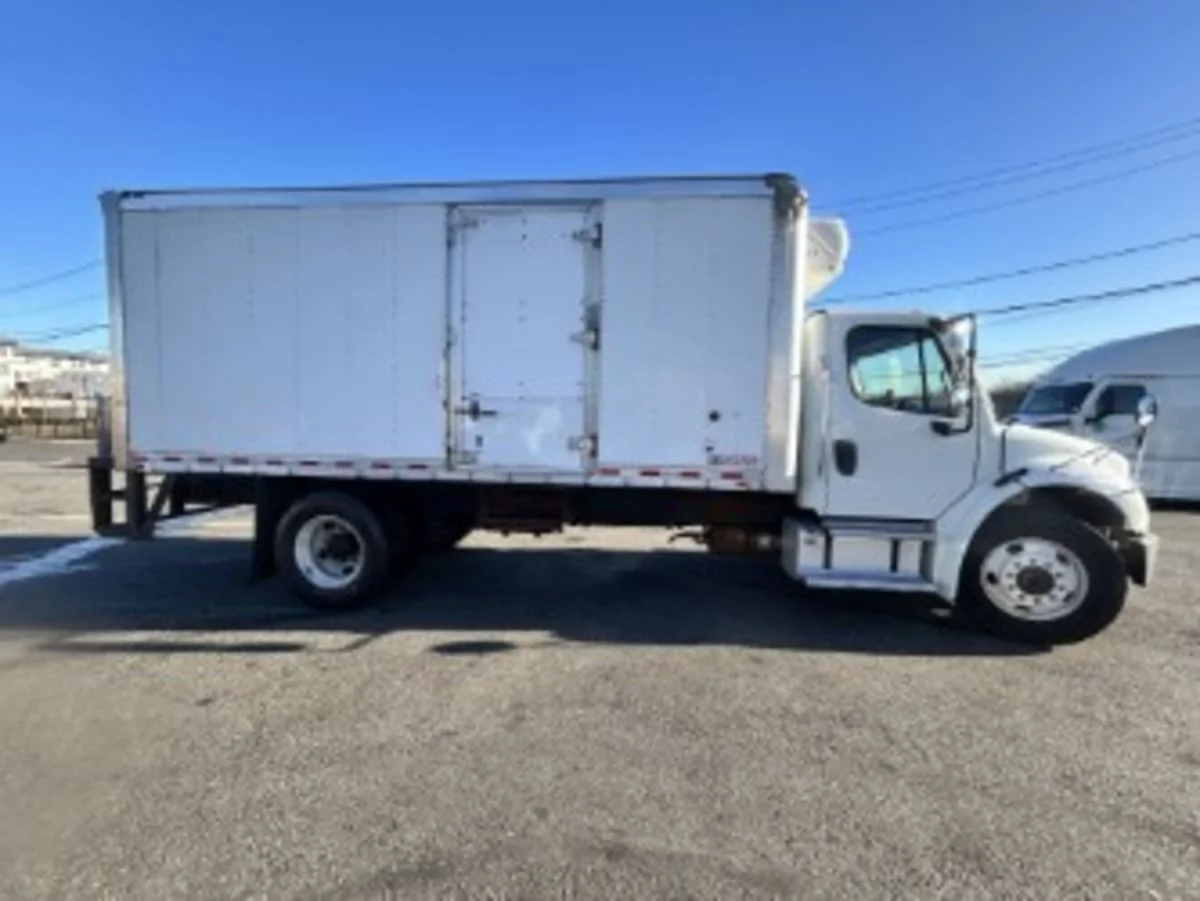 2019 Freightliner M2 106 in Newark, NJ — photo 12