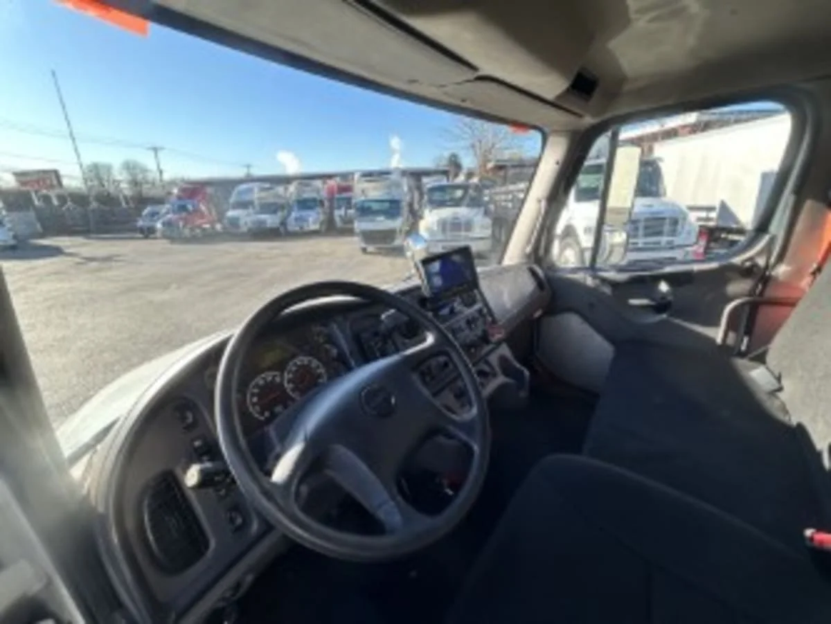 2019 Freightliner M2 106 in Newark, NJ — photo 8
