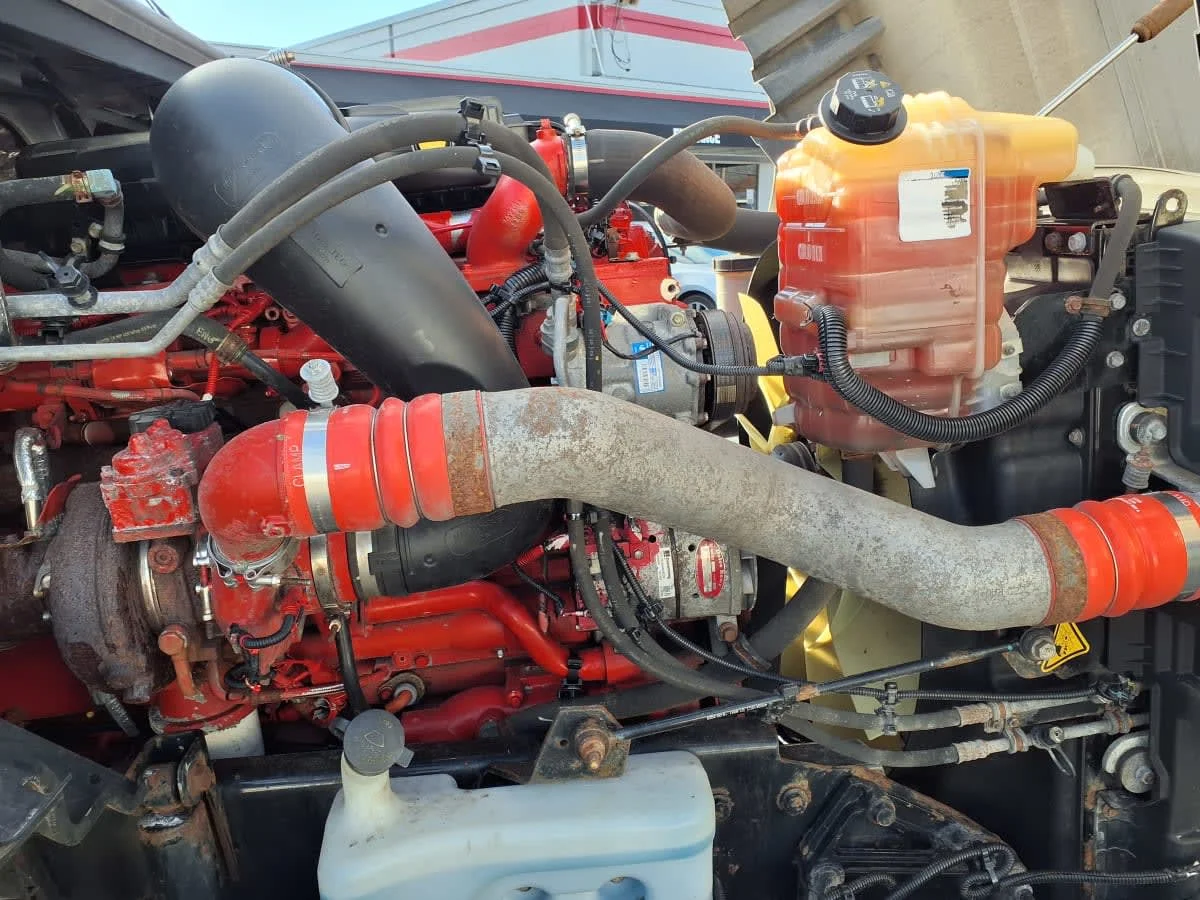 2021 International LT - image 9