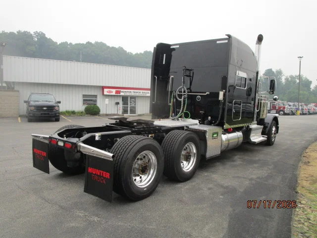 2022 Peterbilt 389 in Butler, PA — photo 5