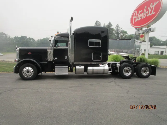 2022 Peterbilt 389 in Butler, PA — photo 2