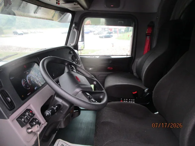 2022 Peterbilt 389 in Butler, PA — photo 12