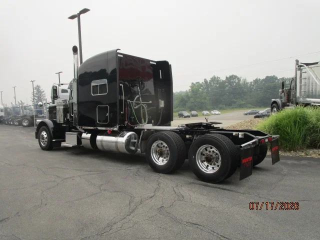 2022 Peterbilt 389 in Butler, PA — photo 3