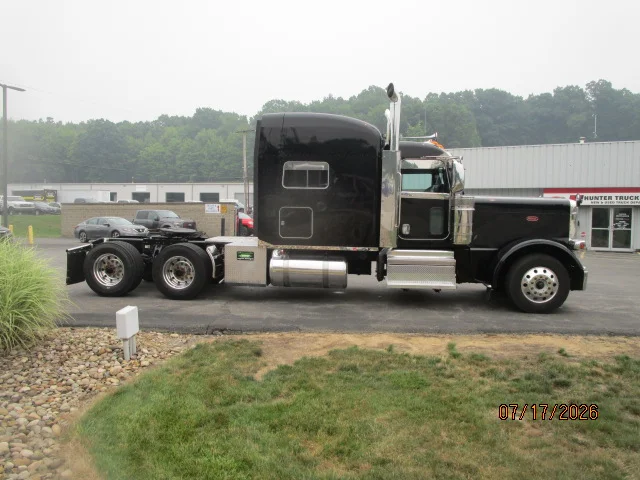 2022 Peterbilt 389 in Butler, PA — photo 6