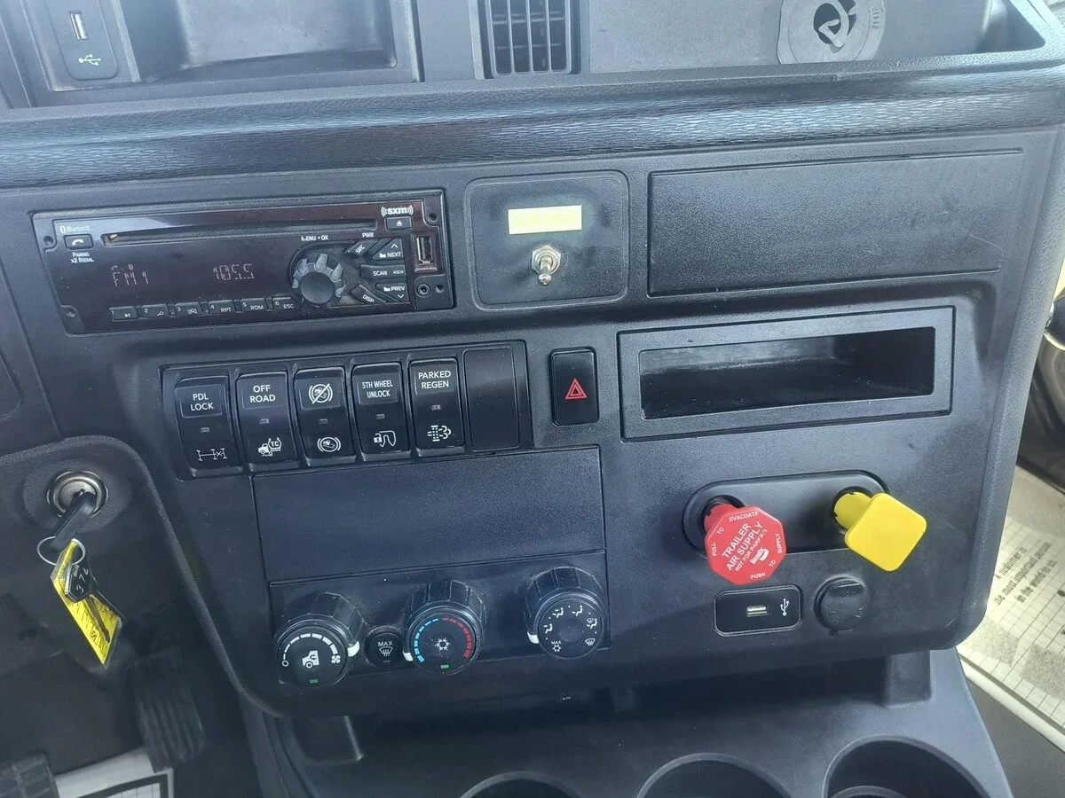 2020 International LT in Chippewa Falls, WI — photo 8