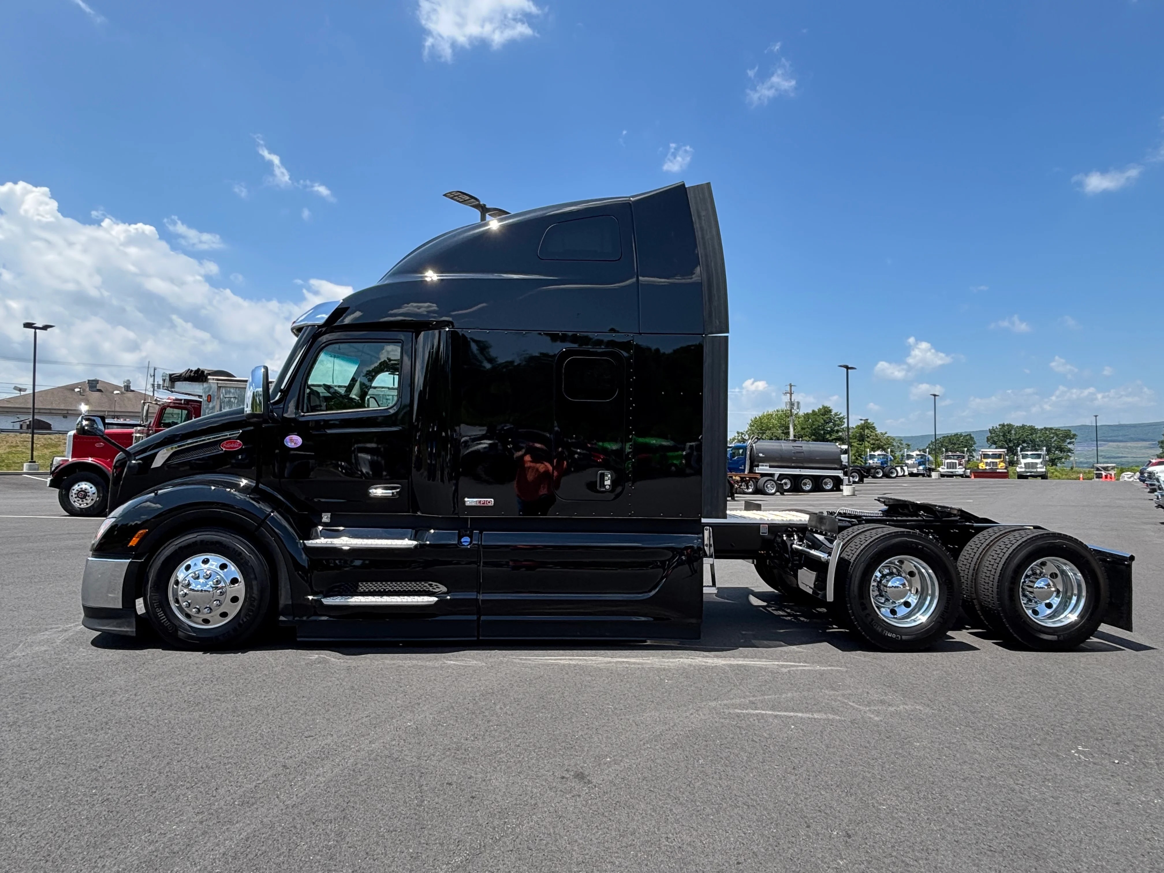 2027 Peterbilt 579 in Scranton, PA — photo 2