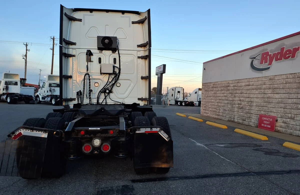 2020 Freightliner Cascadia - image 5