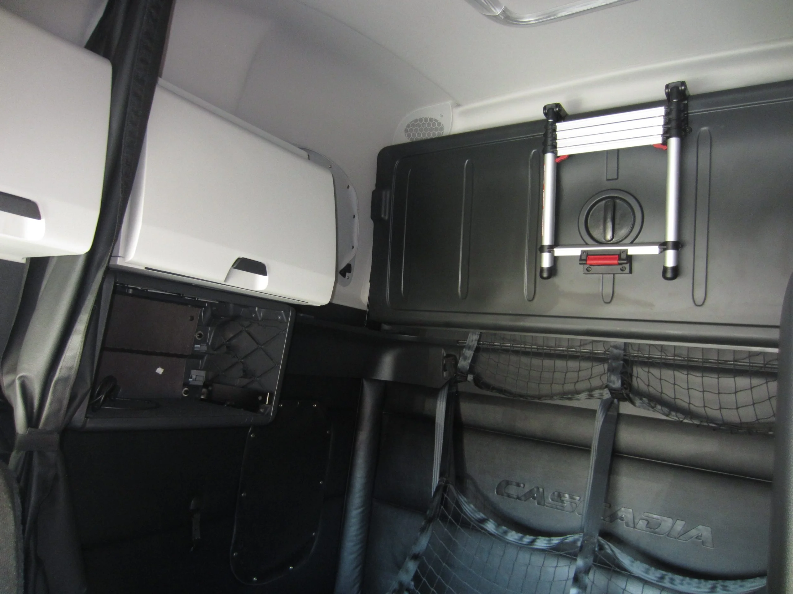 2023 Freightliner Cascadia in Madison, WI — photo 6