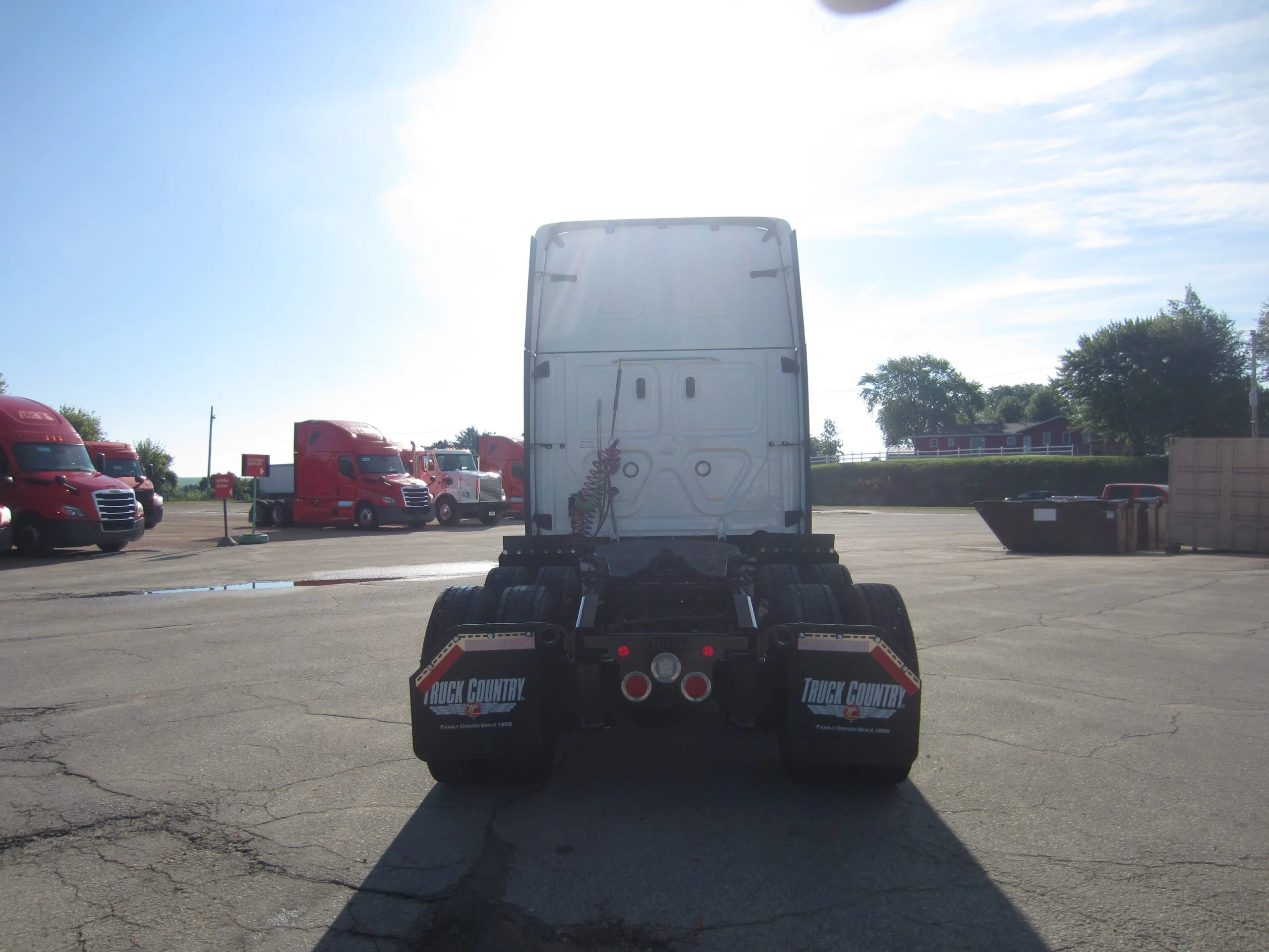 2023 Freightliner Cascadia in Madison, WI — photo 4