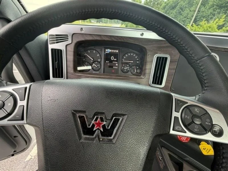 2026 Western Star — photo 12