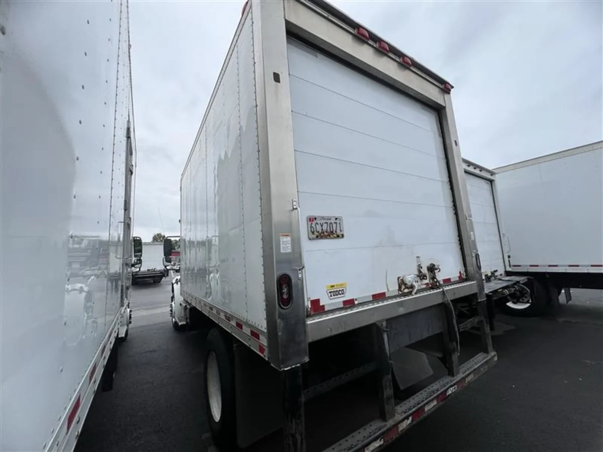 2018 Freightliner M2 106 - image 6