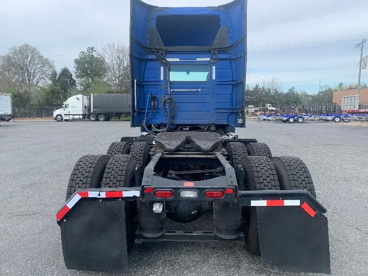 2020 Volvo VNL 300 in Concord, NC — photo 6