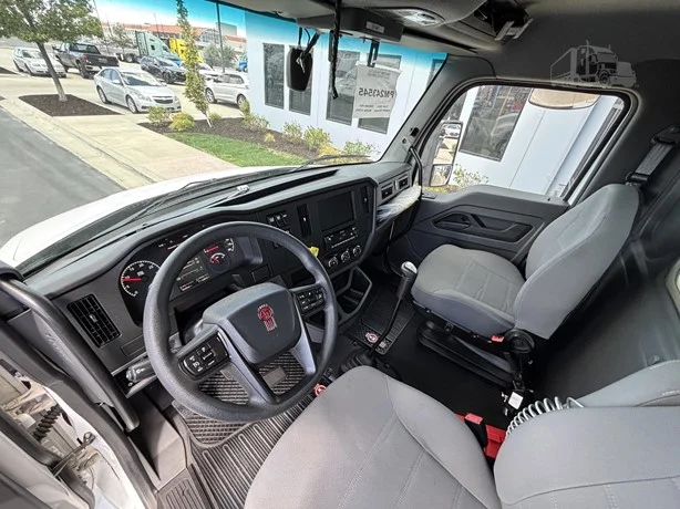 2023 Kenworth T380 in Salt Lake City, UT — photo 11