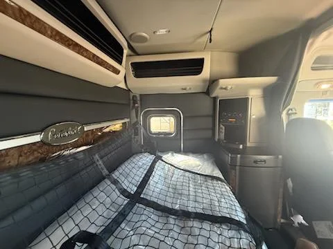 2027 Peterbilt 589 - image 9