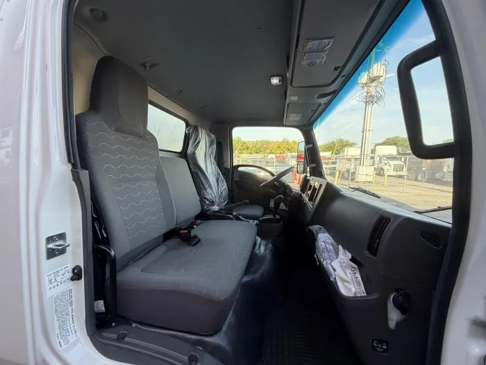 2025 Isuzu NPR - image 15