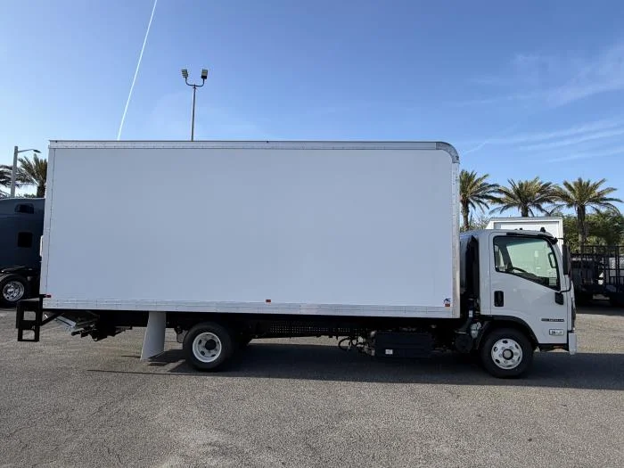 2025 Isuzu NPR - image 10