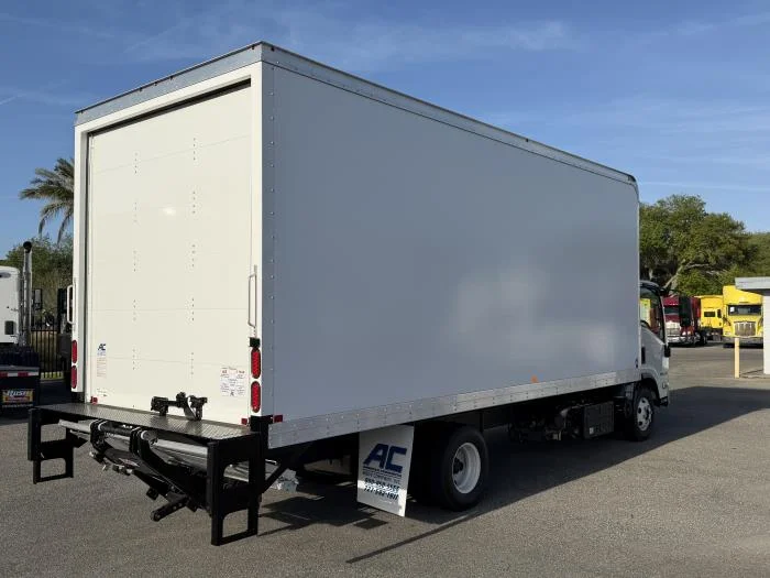 2025 Isuzu NPR - image 9