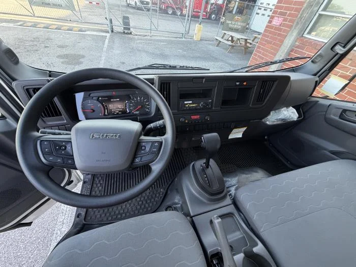 2025 Isuzu NPR - image 18