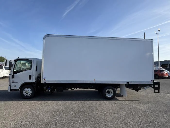 2025 Isuzu NPR - image 3