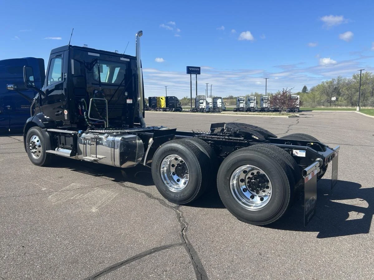 2027 Volvo in Sauk Rapids, MN — photo 3