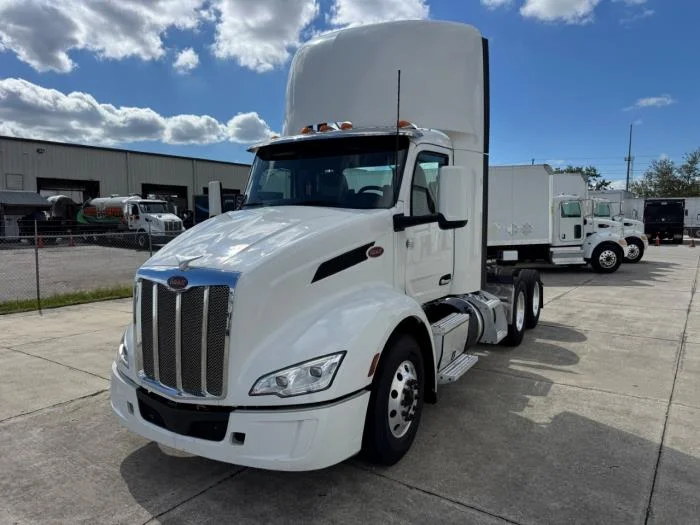 2022 Peterbilt 579 - image 2