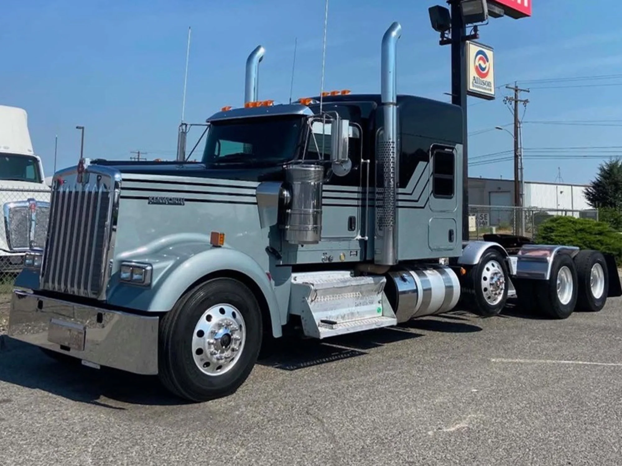 2024 Kenworth W900
