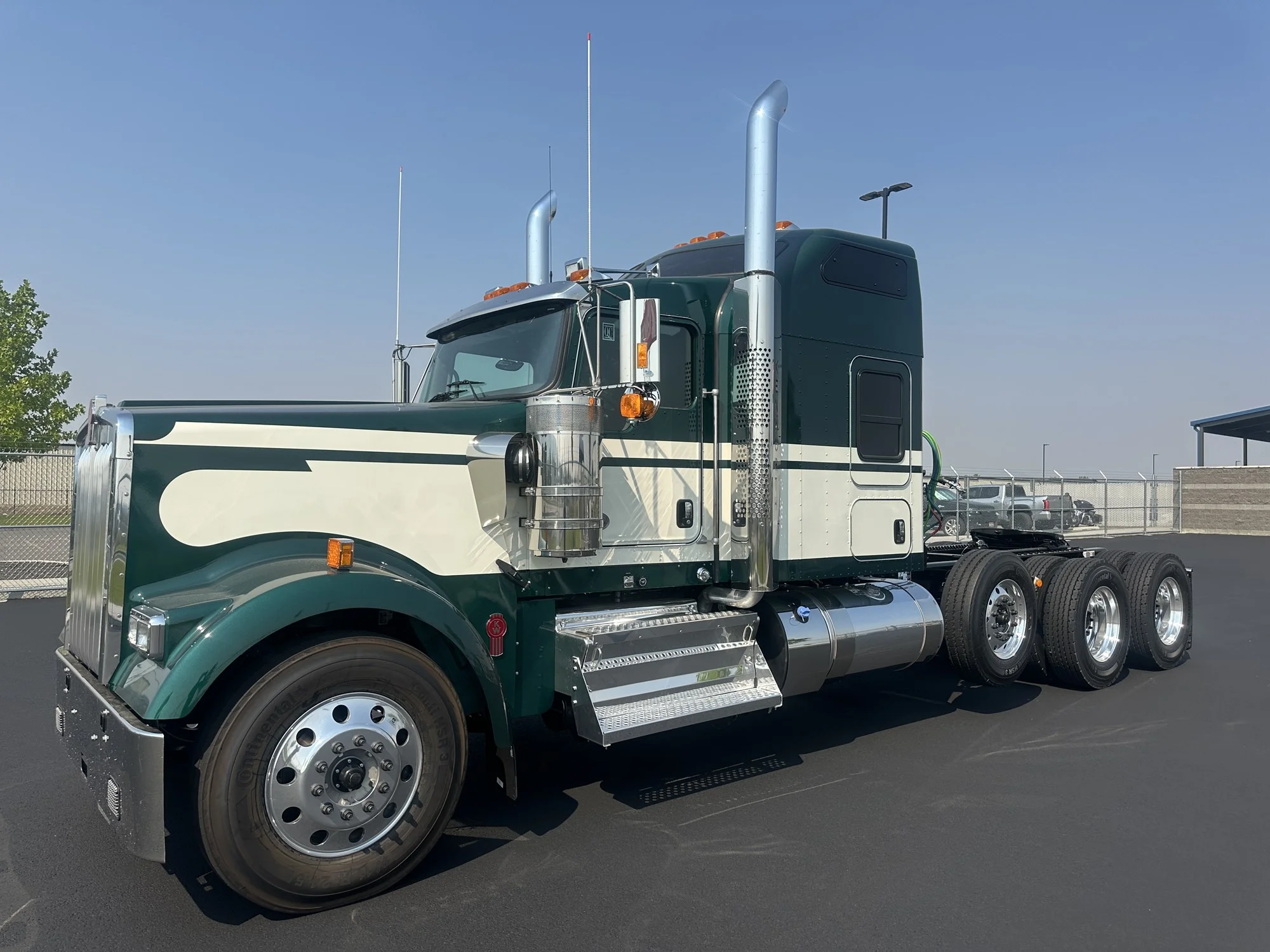 2027 Kenworth W900