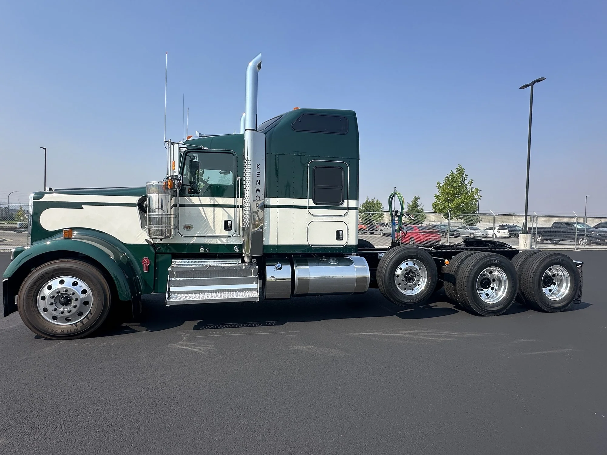 2027 Kenworth W900 — photo 2