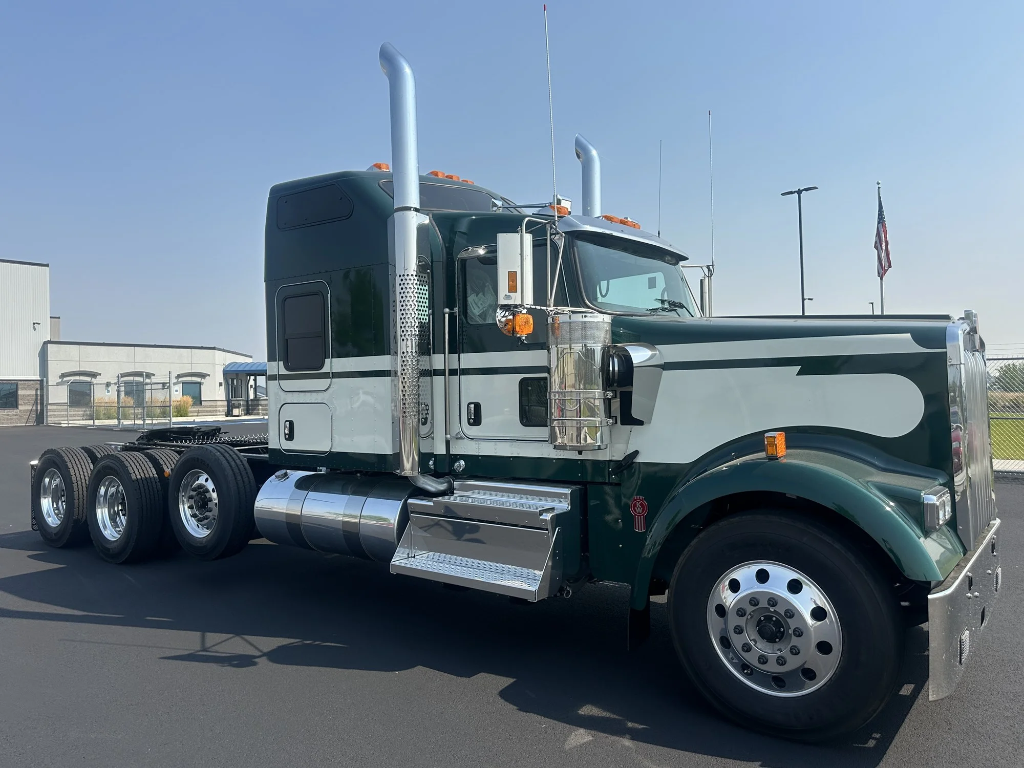 2027 Kenworth W900 — photo 5