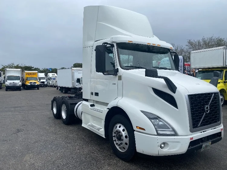 2020 Volvo VNR 640 in Orlando, FL