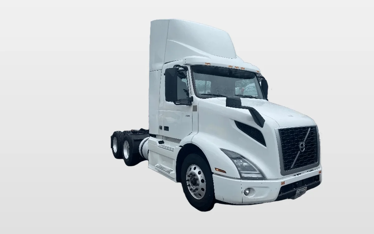 2020 Volvo VNR 640 - image 1