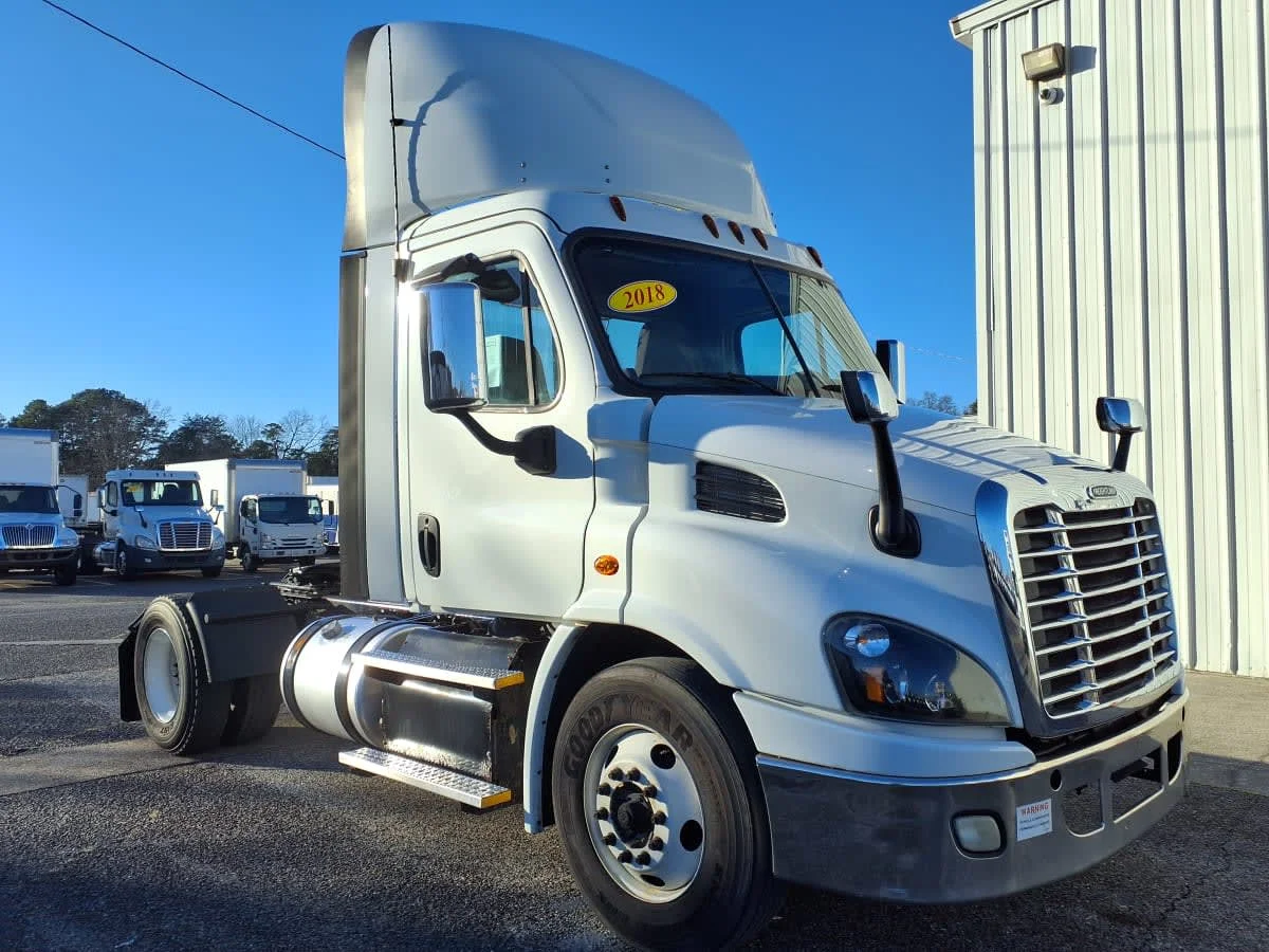 2018 Freightliner Cascadia in Knoxville, TN — photo 3