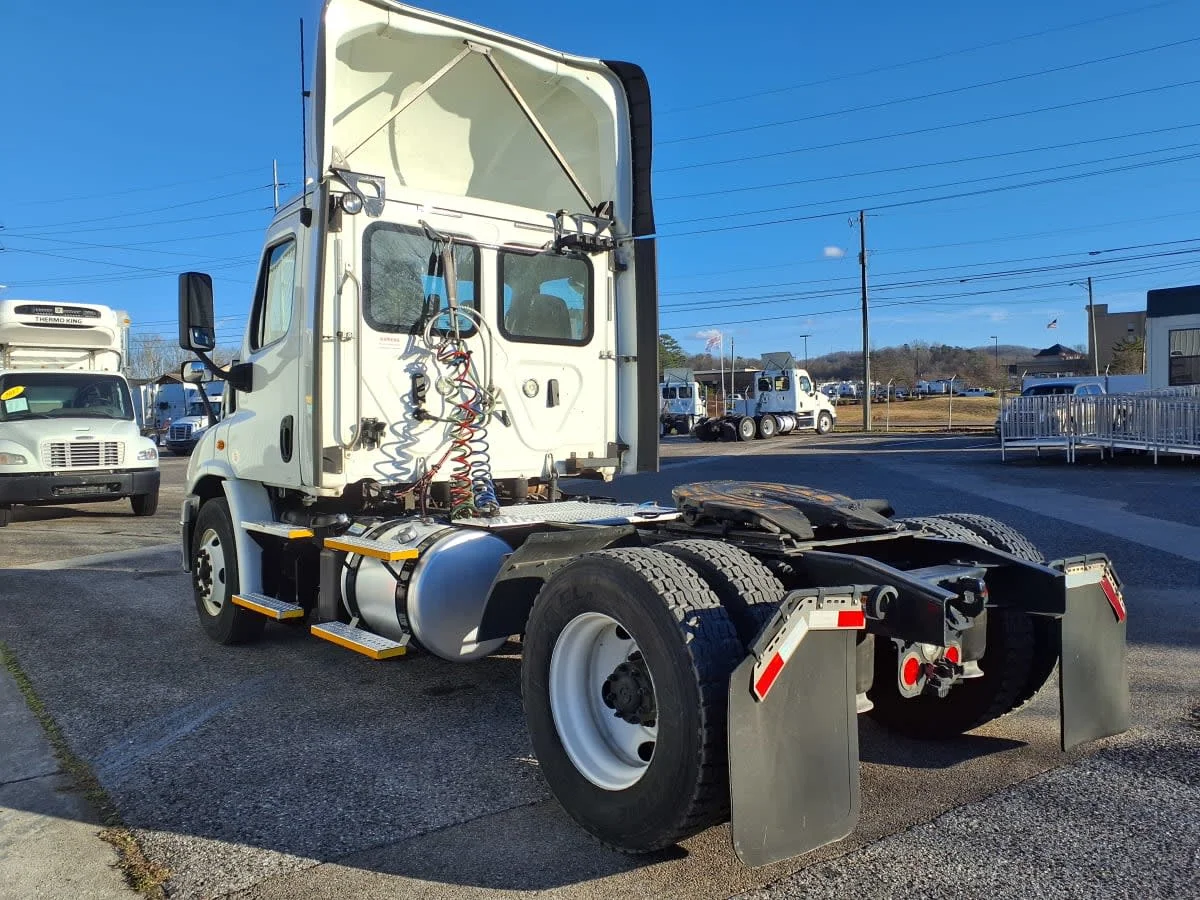 2018 Freightliner Cascadia in Knoxville, TN — photo 6
