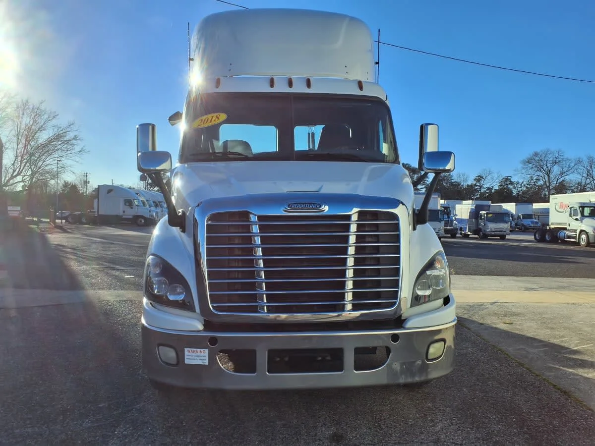 2018 Freightliner Cascadia in Knoxville, TN — photo 2