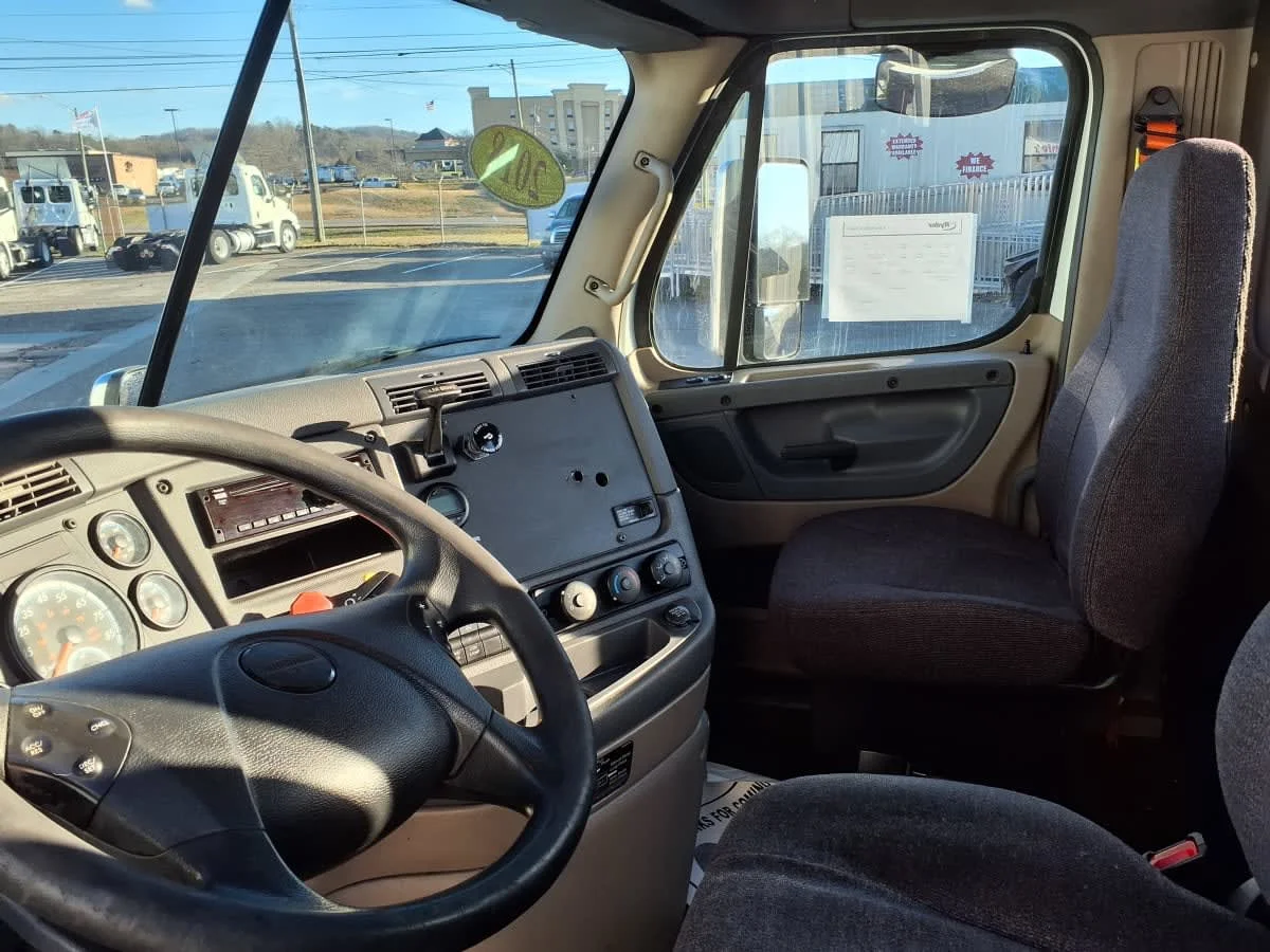 2018 Freightliner Cascadia in Knoxville, TN — photo 7