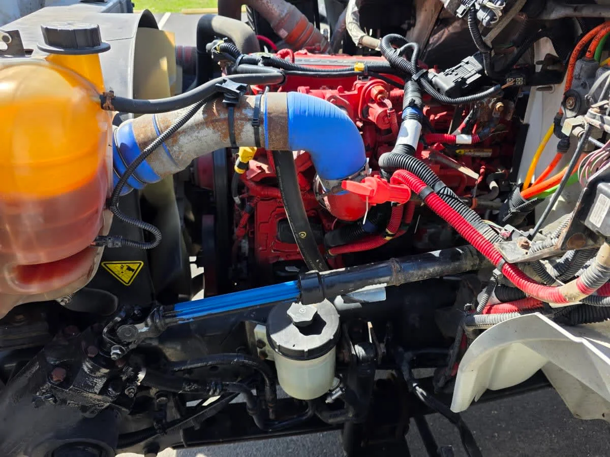 2018 International 4300 - image 8