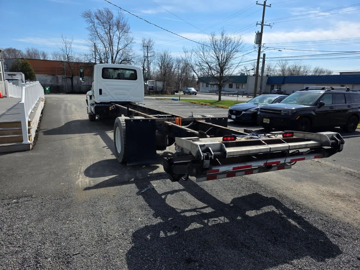 2018 International 4300 - image 6