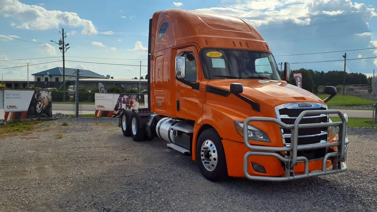 2019 Freightliner Cascadia in Birmingham, AL — photo 3
