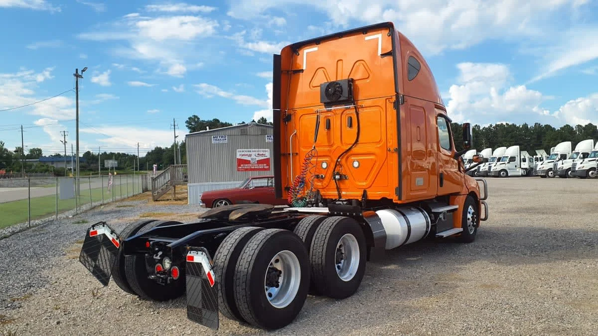 2019 Freightliner Cascadia in Birmingham, AL — photo 4