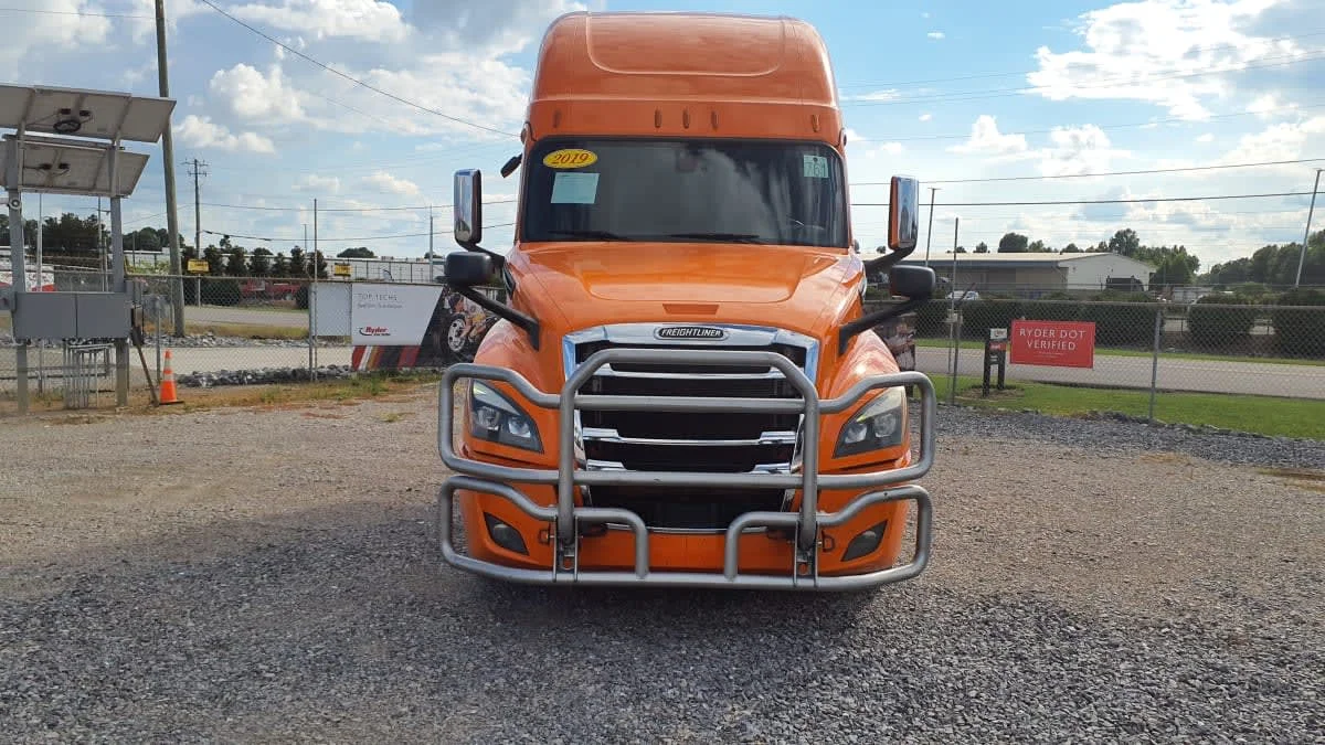 2019 Freightliner Cascadia in Birmingham, AL — photo 2