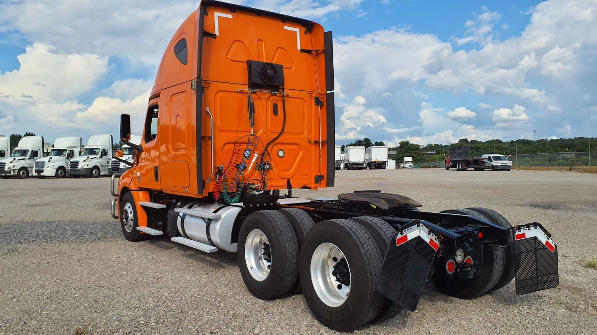 2019 Freightliner Cascadia in Birmingham, AL — photo 6