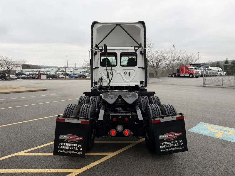 2026 Freightliner Cascadia - image 7
