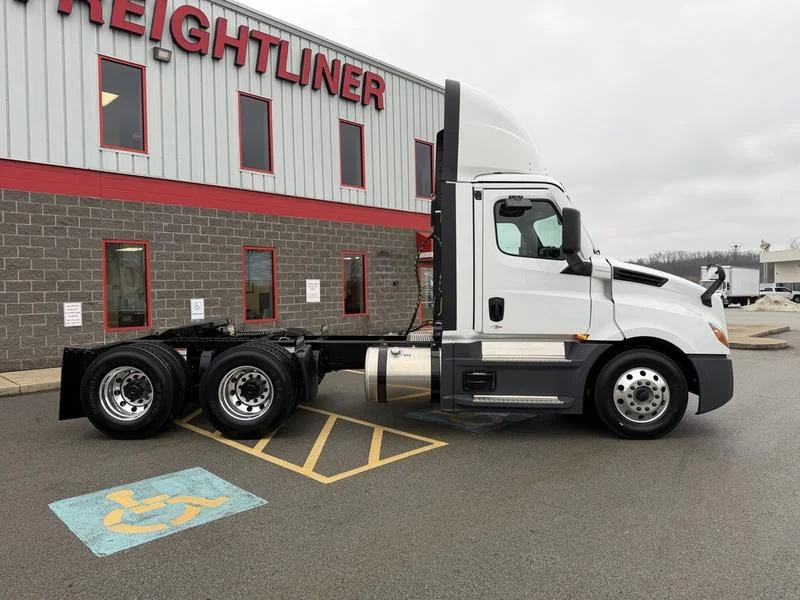 2026 Freightliner Cascadia - image 3