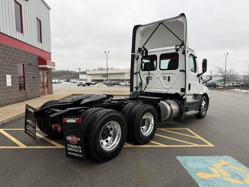 2026 Freightliner Cascadia - image 5