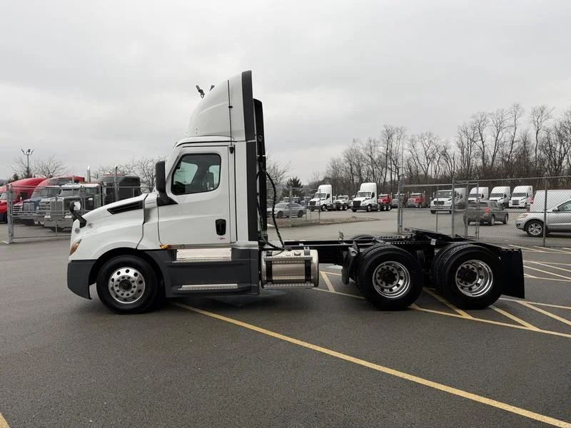 2026 Freightliner Cascadia in Pittsburgh, PA — photo 9