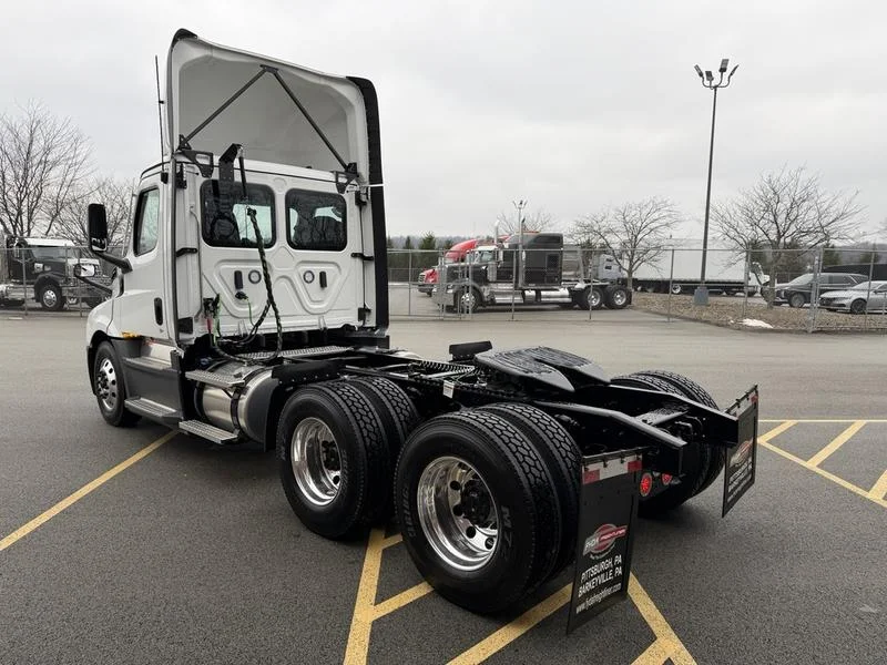 2026 Freightliner Cascadia in Pittsburgh, PA — photo 8