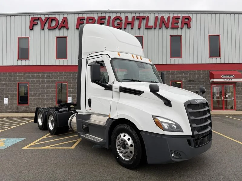 2026 Freightliner Cascadia in Pittsburgh, PA — photo 2