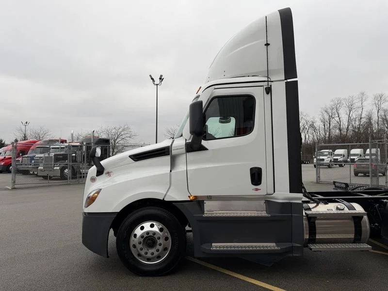 2026 Freightliner Cascadia in Pittsburgh, PA — photo 10